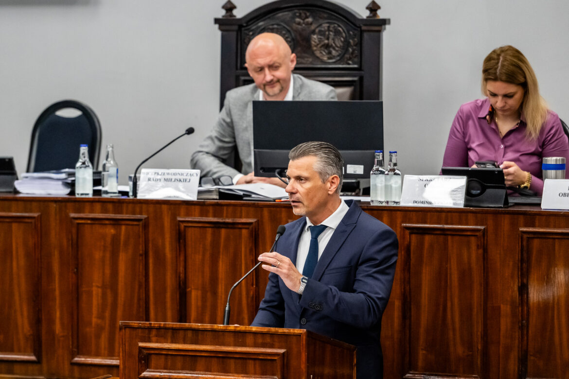 Podczas sesji radni udzielili prezydentowi wotum zaufania oraz absolutorium z wykonania budżetu za 2025 rok. Fot. UM Bytom