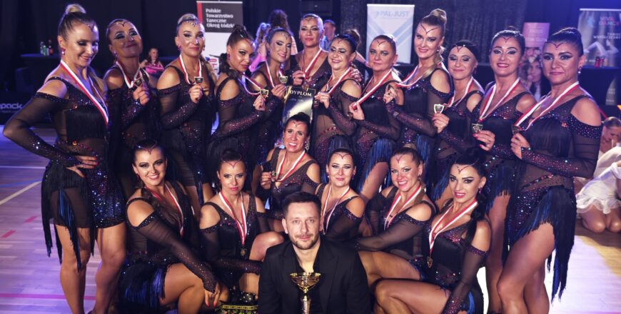 Formacja FLOW sięgnęła po złoty medal podczas Mistrzostw Polski Polskiego Towarzystwa Tanecznego. Fot. Formacja Flow Zabrze
