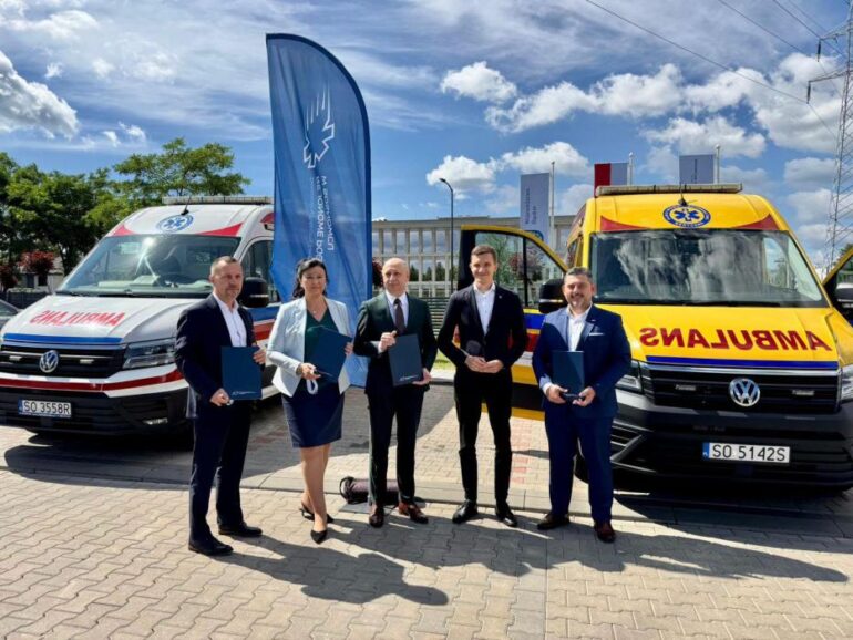 Pogotowie Ratunkowe w Sosnowcu przekazało 4 ambulanse. Fot. slaskie.pl