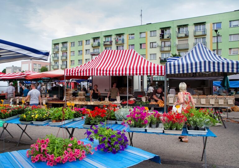 Remont targowiska przy Lipowej. Handel będzie możliwy, ale w sierpniu nastąpi dwutygodniowe zamknięcie. Fot. MZUK