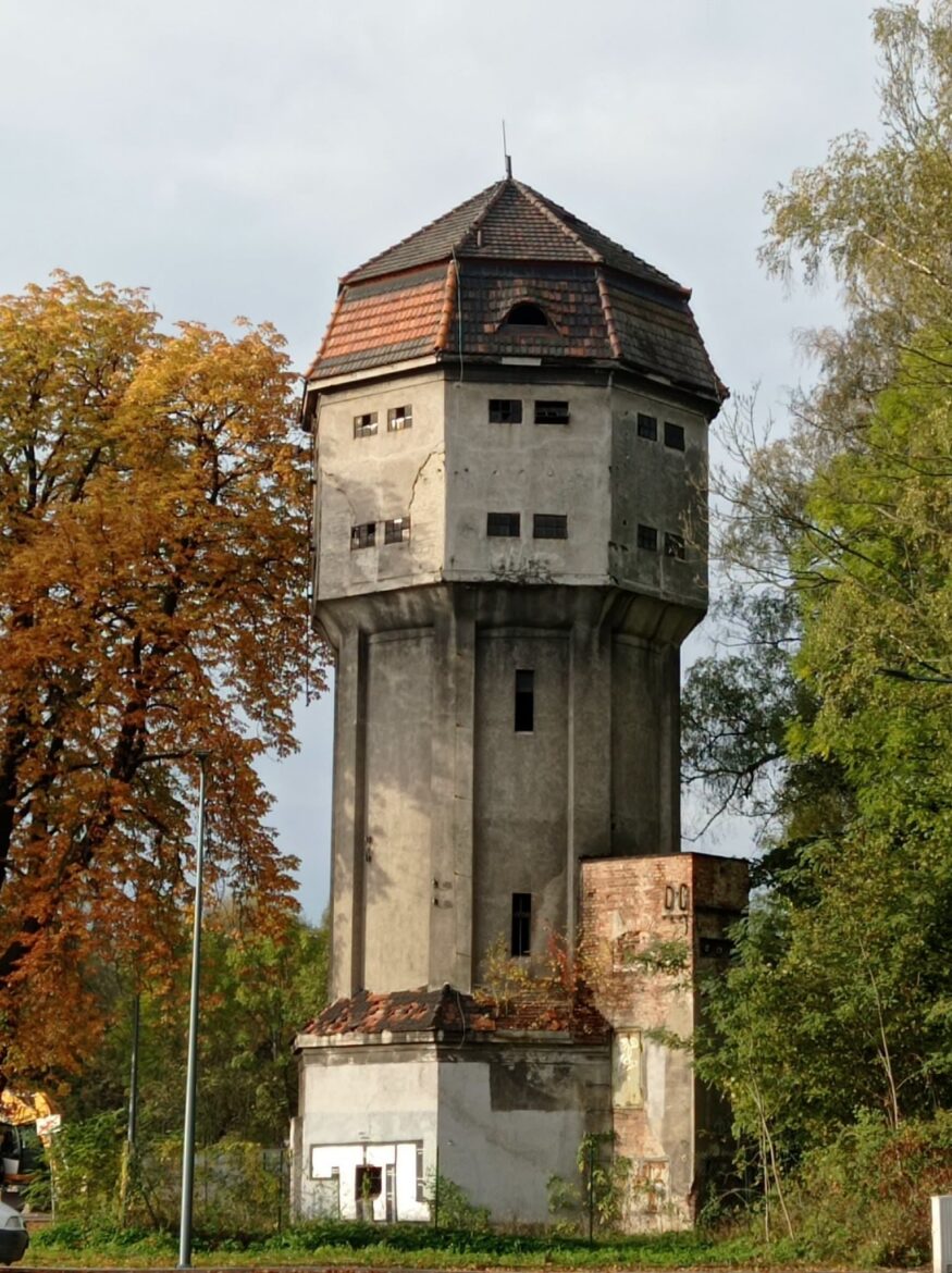 Historyczna wieża wodna w Orzeszu przejdzie remont. Miasto podpisało umowę z wykonawcą. Fot UM Orzesze