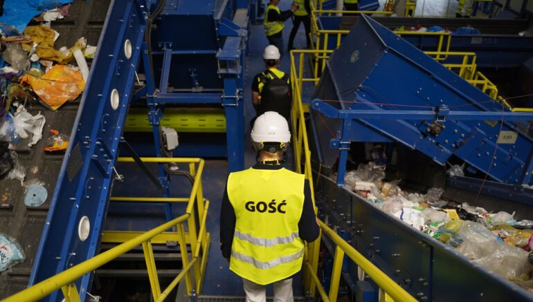 Katowice: nowa linia do sortowania odpadów przy ul. Milowickiej już działa. Inwestycja za 41 mln zł. Fot. KAW