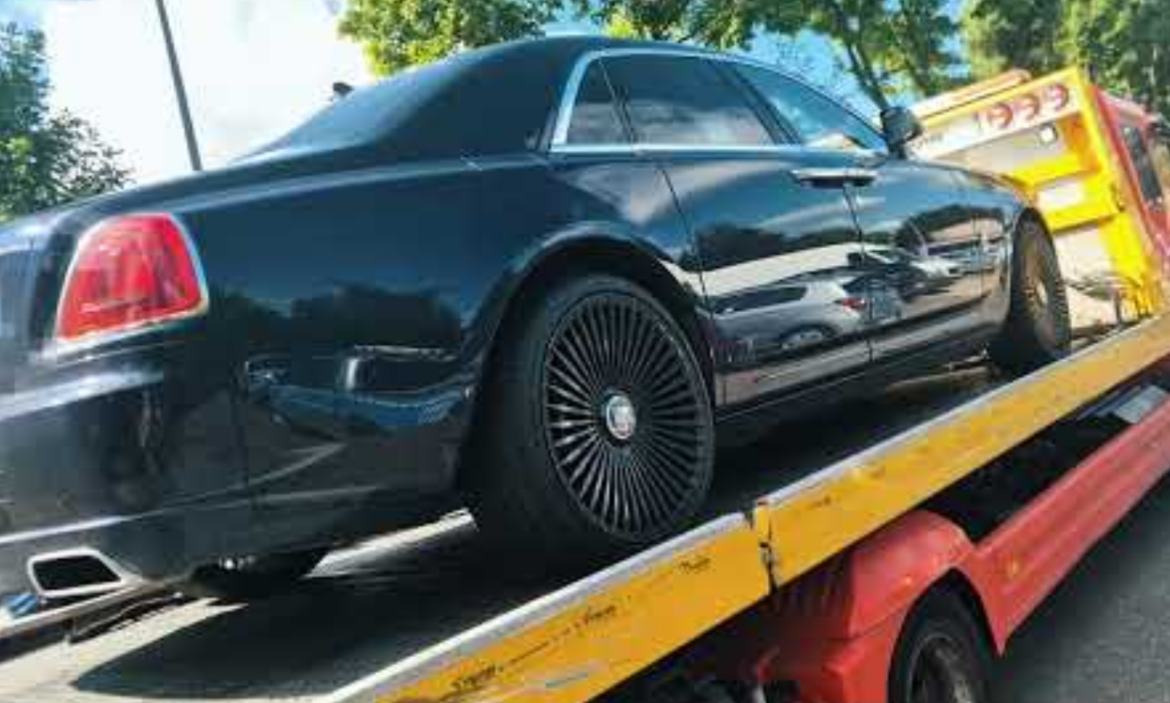 Śląsk: Policja uderzyła w gang pseudokibiców. Zatrzymano 6 osób, zabezpieczono Rolls-Royce'a. Fot. Policja Śląska