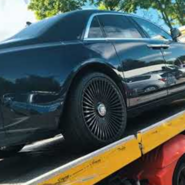 Śląsk: Policja uderzyła w gang pseudokibiców. Zatrzymano 6 osób, zabezpieczono Rolls-Royce'a. Fot. Policja Śląska