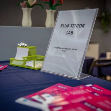 Klub SeniorLAB w Tychach zaprasza mieszkańców, którzy ukończyli 60. rok życia. To miejsce spotkań, aktywności i integracji.