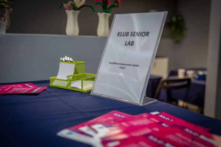 Klub SeniorLAB w Tychach zaprasza mieszkańców, którzy ukończyli 60. rok życia. To miejsce spotkań, aktywności i integracji.
