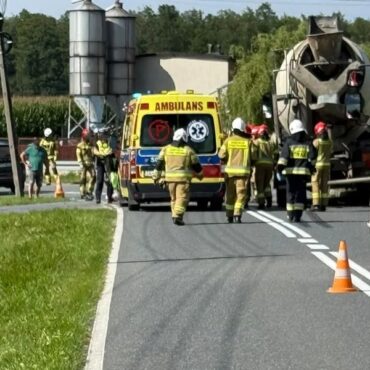 Uwaga kierowcy. Po wypadku w Mizerowie, w powiecie pszczyńskim, zablokowana jest ul. Wyzwolenia. Miało tam miejsce zderzenie ciężarówki z motocyklem. Na miejsce wezwano śmigłowiec Lotniczego Pogotowia Ratunkowego.