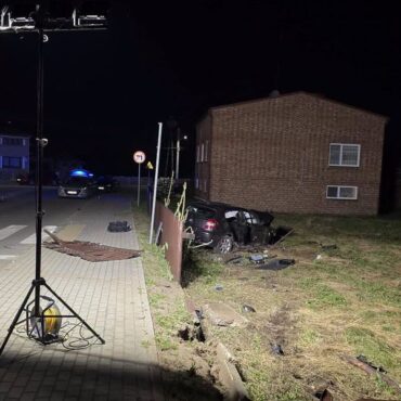 Tragiczny finał wypadku w Kuźnicy Starej. W szpitalu zmarło dziecko potrącone przez kierowcę BMW. Do wypadku doszło wczoraj wieczorem.