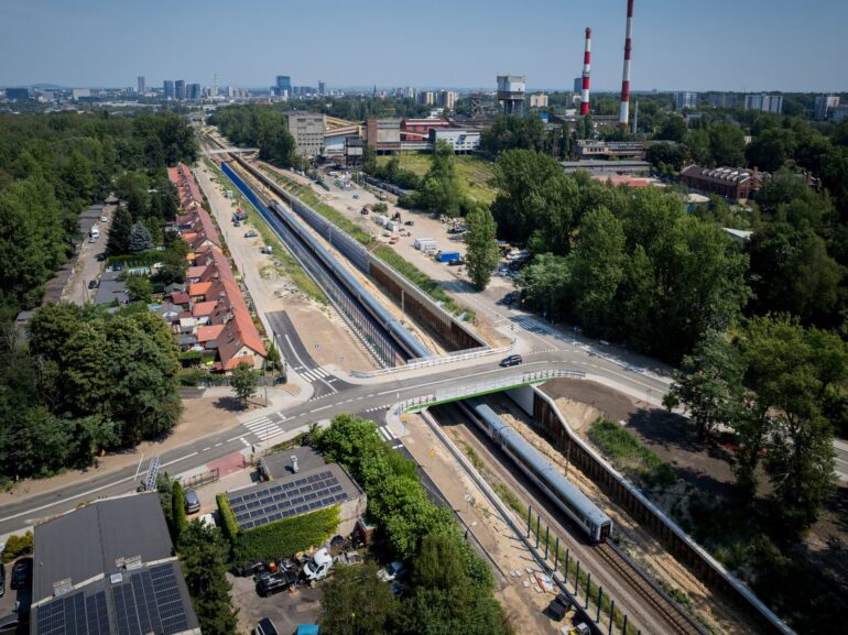 Katowice: otwarto nowy wiadukt na ul. Dobrego Urobku. Trwa wielka przebudowa węzła kolejowego. Fot. PKP PLK