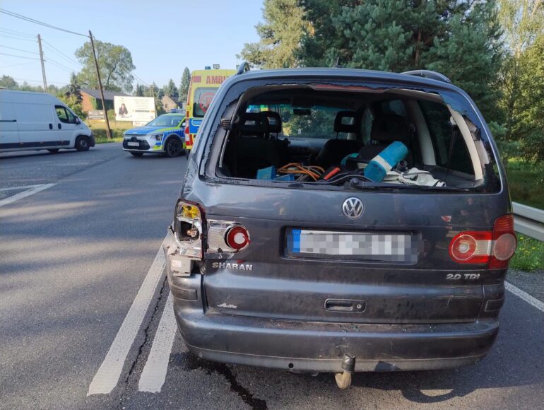 Wypadek na DW 921 i DW 919. Zderzenie trzech samochodów, droga do Gliwic zablokowana