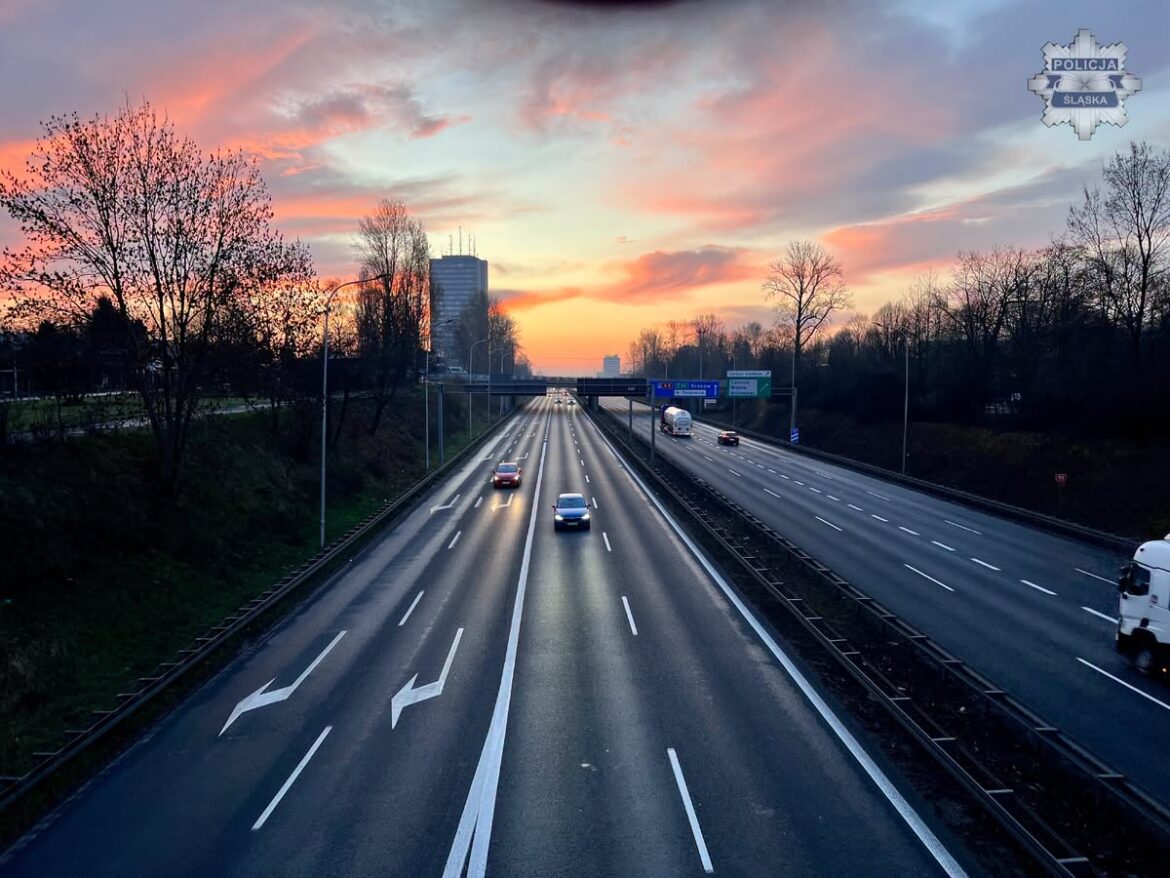 Policja kontrolowała A4 i A1 na Śląsku. 444 pojazdy i 462 wykroczenia. Fot. KWP Katowice