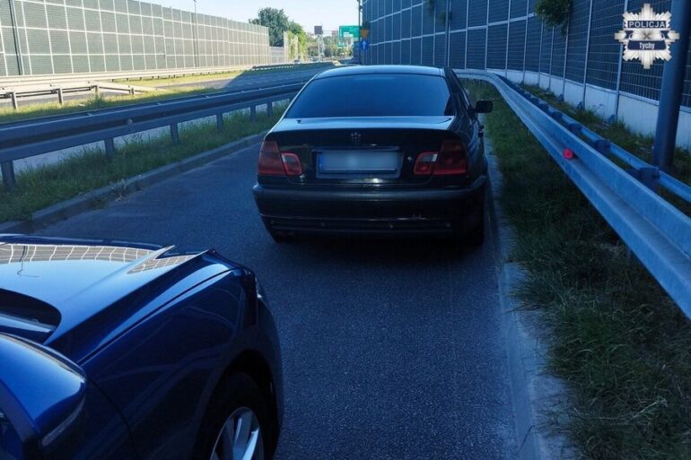 Policjanci grupy SPEED zatrzymali w Tychach młodego pirata drogowego. Nastolatek w BMW pędził 215 km/godzinę! Konsekwencja okazały się bardzo poważne. 19-latek stracił prawo jazdy, który uzyskał niespełna dwa lata temu