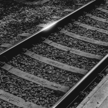 Odpiął wagon pociągu towarowego i naraził kolej na katastrofę. 40-latek skazany. Fot. ilustracyjne - pexels.com