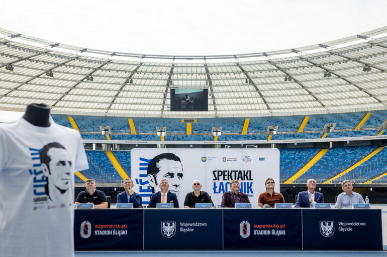 Już 20 września o godz. 20.00 na płycie Superauto.pl Stadionu Śląskiego odbędzie się wyjątkowy plenerowy spektakl „Łącznik – pieśń o Gerardzie Cieśliku”. Fot. slaskie.pl