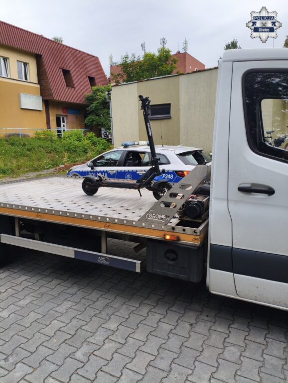 Gliwice: policja kontrolowała rowerzystów i hulajnogi. 15-latek nie zatrzymał się do kontroli. Fot. KMP Gliwice