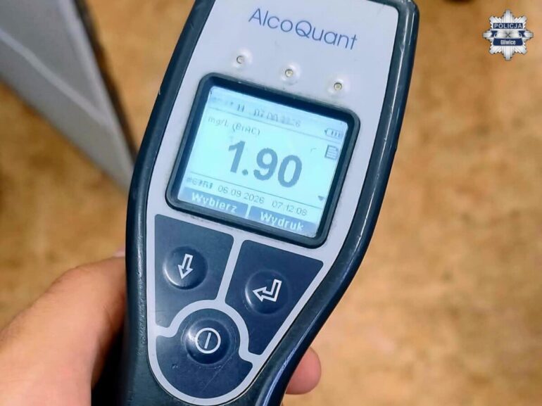 Knurów: prawie 4 promile alkoholu i kolizja na parkingu. Kobieta zatrzymana. Fot. KMP Gliwice