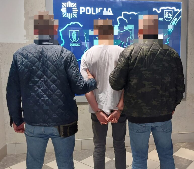 17-letni „odbierak” zatrzymany w Zabrzu. Odebrał seniorce blisko 50 tys. zł. Fot. Policja