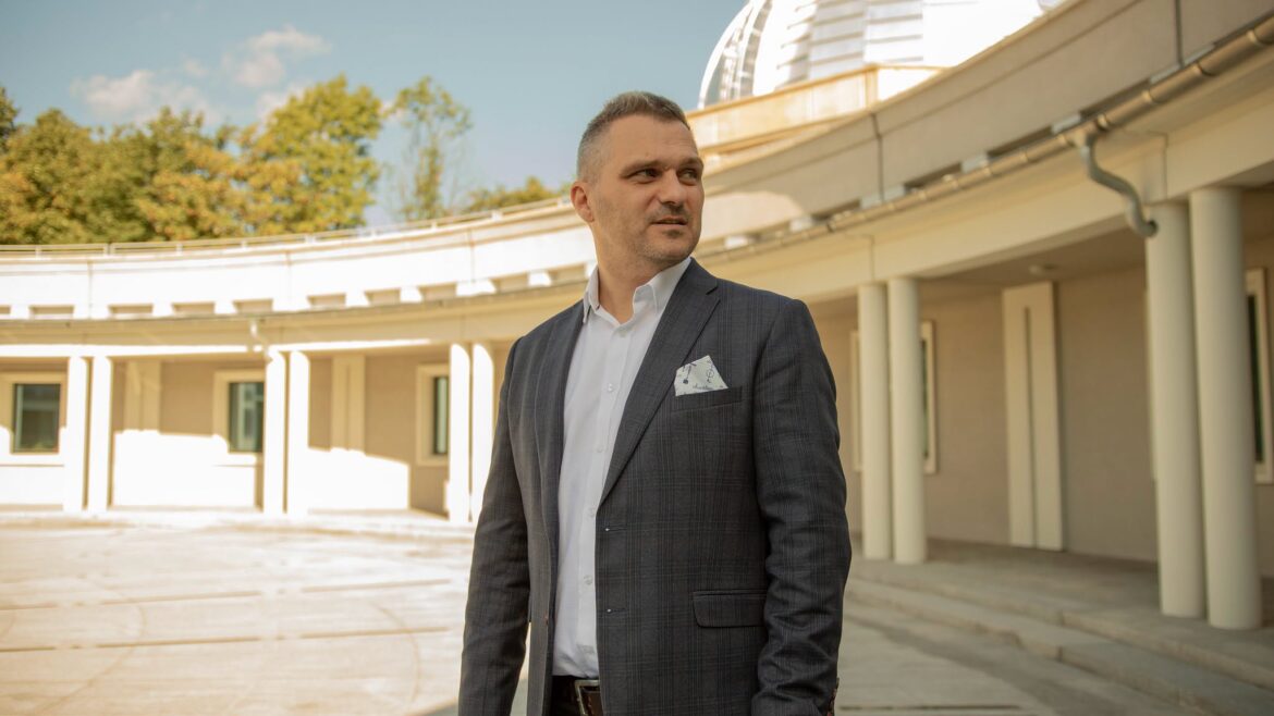 Nowy dyrektor Planetarium Śląskiego. Doskonale znacie jego głos! Fot. Planetarium Śląskie