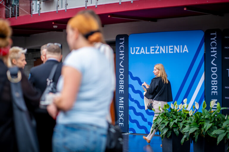 Jak rozpoznać moment, w którym zachowanie młodego człowieka przestaje być normą, a zaczyna być zagrożeniem? Jak nie stracić kontaktu z dzieckiem i wspierać je w budowaniu odporności psychicznej? To niektóre z tematów XIV Zjazdu Profilaktycznego, który odbędzie się 22 września w Tychach. Tegoroczna edycja wydarzenia odbywa się pod hasłem „Siła młodego pokolenia – świadomi, odporni, wolni od uzależnień”.