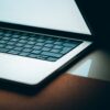 Oszust wystawiał telefony i laptopy, których nie miał! 20-latek z 17 zarzutami