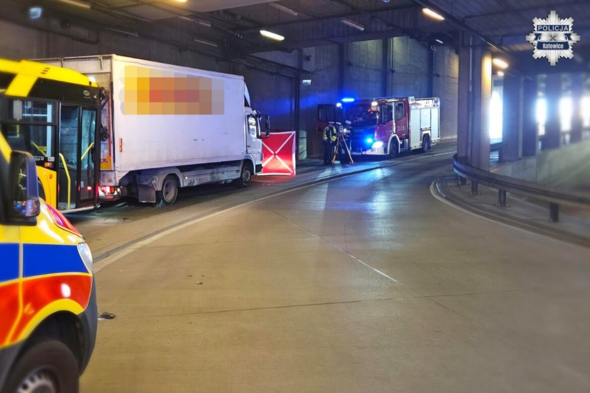 Tragedia pod dworcem w Katowicach! Nie żyje 45-letni kierowca dostawczego mercedesa. Fot. Policja Katowice