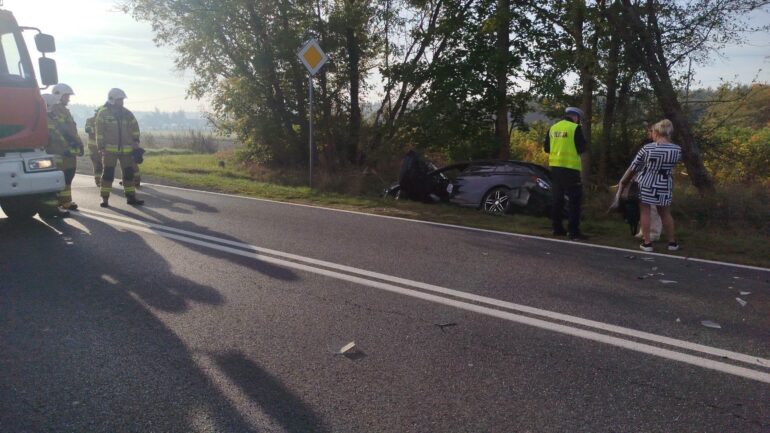 Wypadek na DK11 w Hanusku. Zderzyły się trzy pojazdy, droga zablokowana. Fot. KPP Tarnowskie Góry