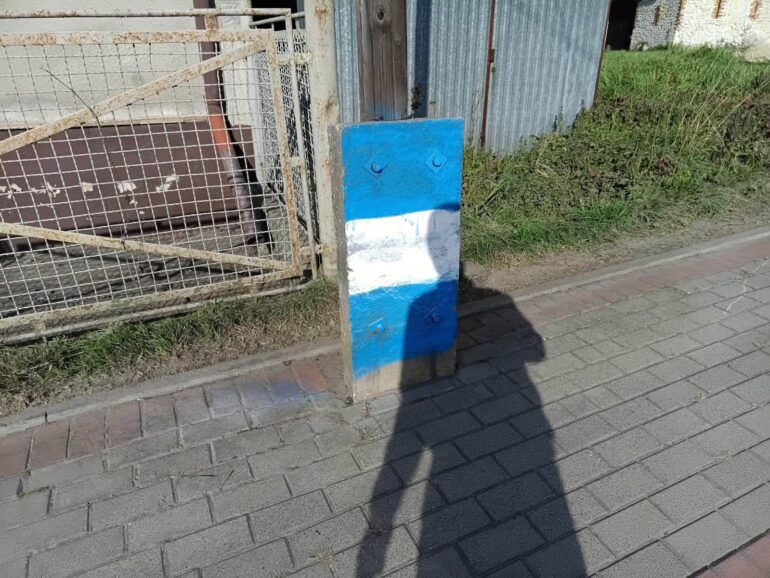 Chełm Śląski: wandale malują ogrodzenia i infrastrukturę. Gmina apeluje o pomoc. Fot. Gmina Chełm Śląski