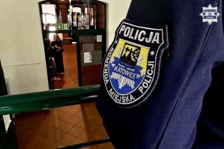 Miał tylko 9 lat, a uratował mamie życie! Chłopiec z Katowic zadzwonił pod 112. KMP Katowice