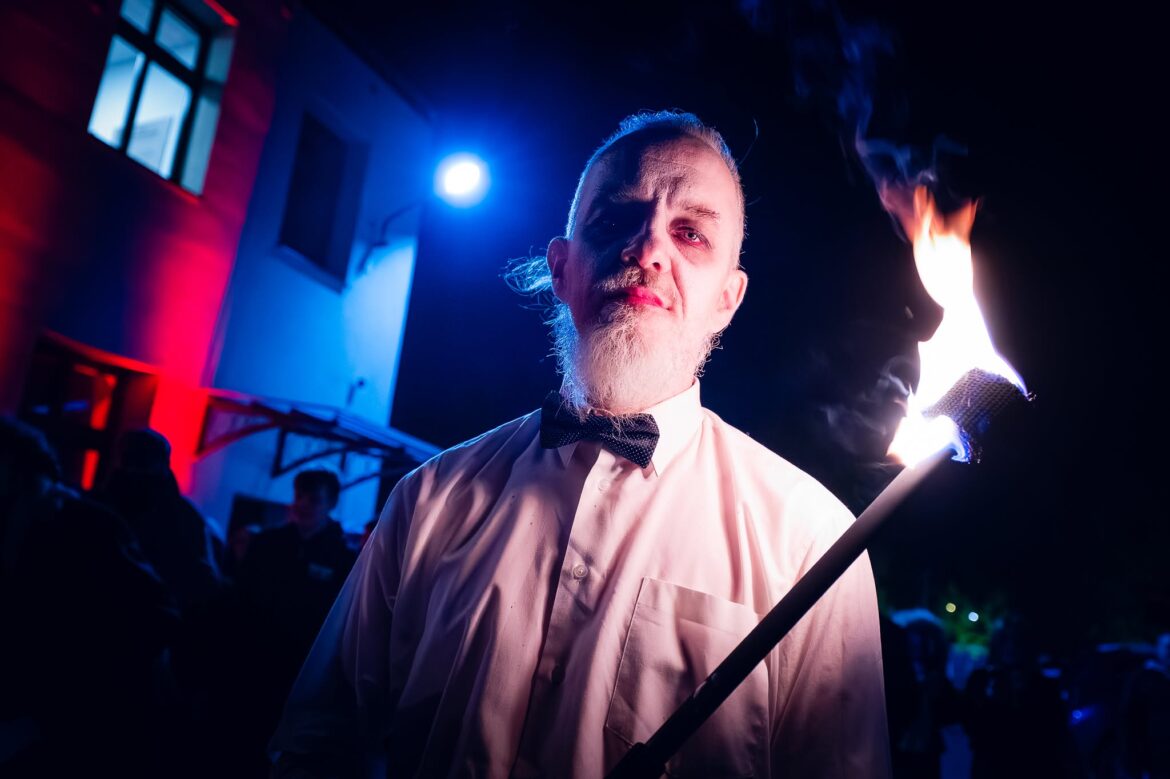 Straszna teatrogra miejska w Pyskowicach. „Seans. Straszny szpil” już 31 października. Fot. Teatr Zły