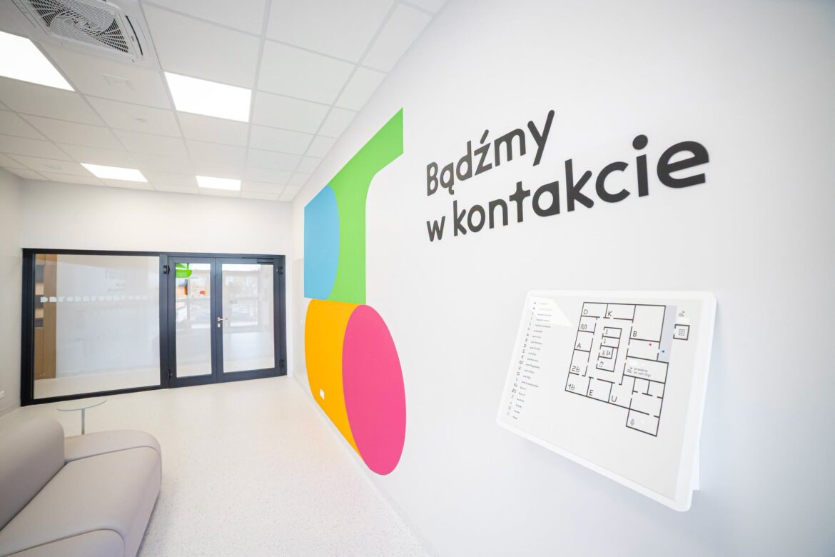 Tychy zyskają nową przestrzeń dla mieszkańców, organizacji pozarządowych i lokalnych społeczników. W sobotę, 24 października, przy alei Bielskiej 128 oficjalnie otwarty zostanie KONTAKT. W planach są warsztaty, spotkania, zajęcia dla różnych grup wiekowych, a nawet możliwość nagrywania podcastów. Podczas inauguracji mieszkańcy będą mogli zwiedzić obiekt i wziąć udział w przygotowanych atrakcjach.