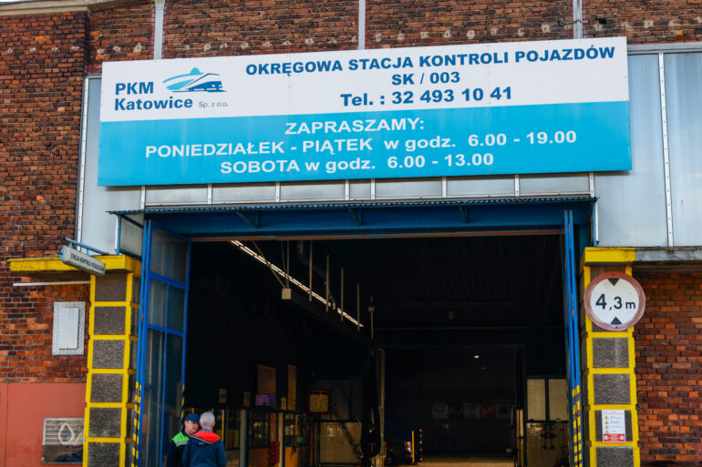 Od 6.00 do 13.00. W Katowicach 24 października bezpłatne badania świateł samochodowych. Fot. KAW